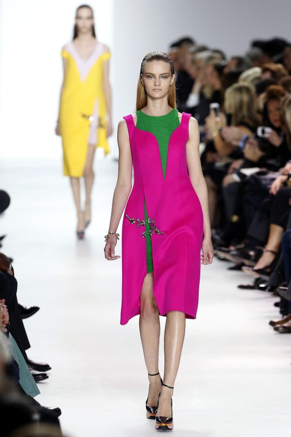 Un des modèles Christian Dior présentés durant les défilés de prêt-à-porter automne-hiver 2015-2015.