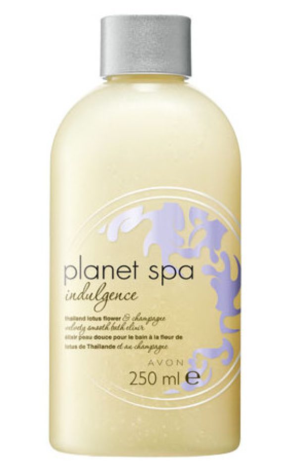 L'élixir peau douce pour le bain au champagne et à la fleur de lotus de Thaïlande de la gamme Planet Spa d'Avon.