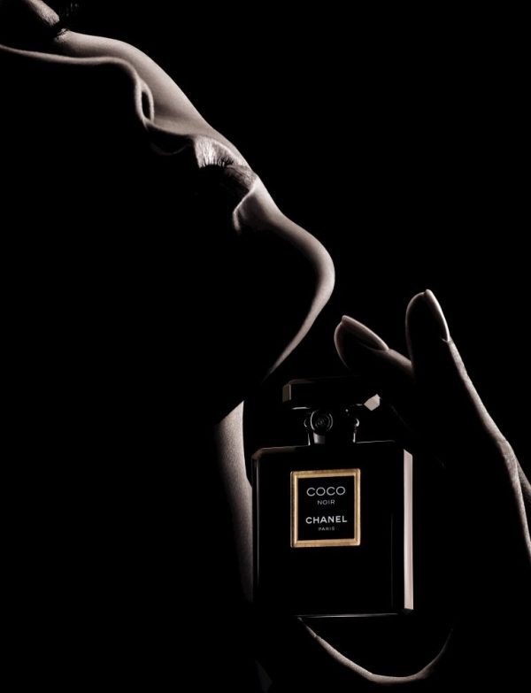 Karlie Kloss pour Coco Noir de Chanel.