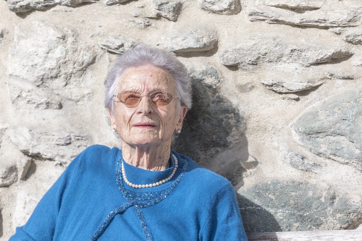 Anne-Marie Gailland, 86 ans, a touché sa petite rente AVS à l'âge de 62 ans, cinq ans après le décès de son mari.
