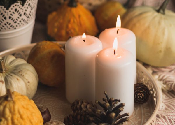 Déco: Des bougies suisses et naturelles pour un automne cosy