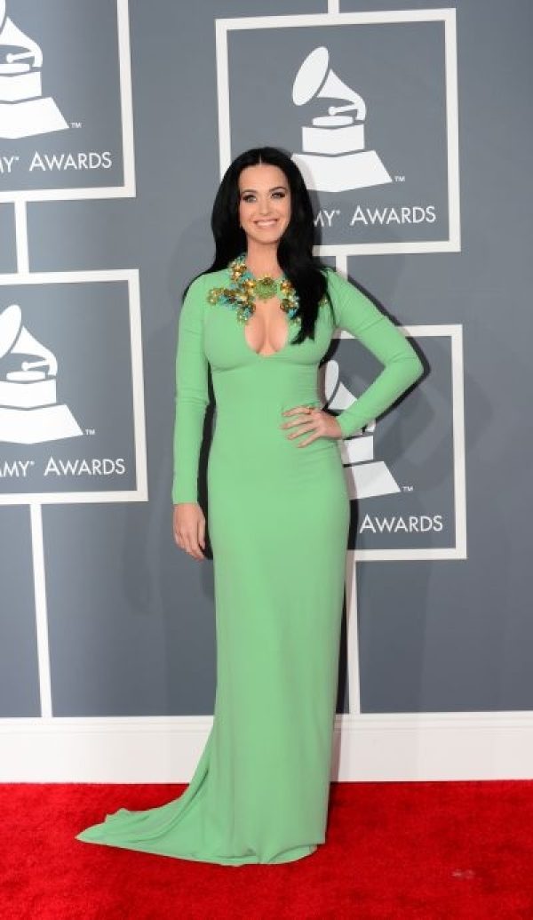 Cette année, Katy Perry, qui était nominée pour la meilleure performance pop en solo, portait une robe Gucci verte.