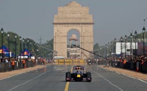 Daniel Ricciardo au volant de sa Red Bull Racing Formula One, à New Delhi le 1er octobre 2011.