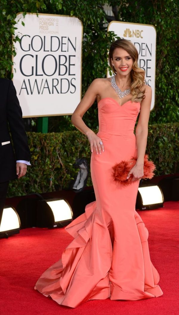 Jessica Alba, rayonnante, lors de la cérémonie des Golden Globes.