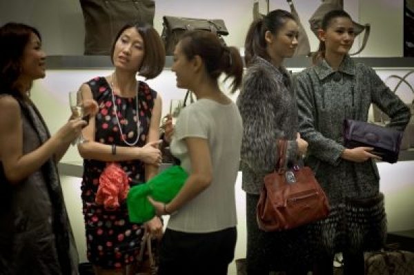 Inauguration d'une boutique Longchamp à Shanghai.