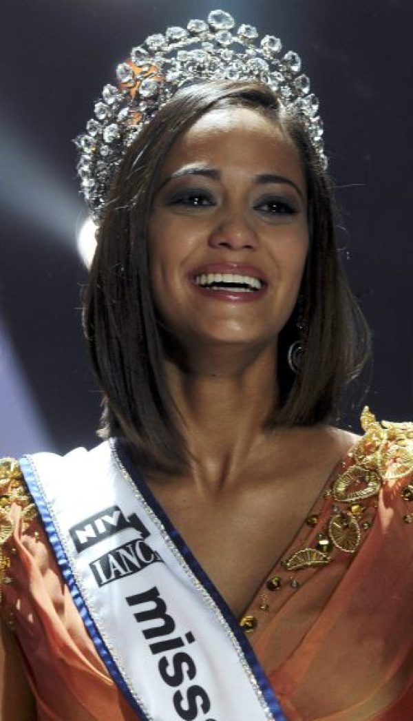Miss Suisse 2012: Alina Buchschacher remporte la couronne.