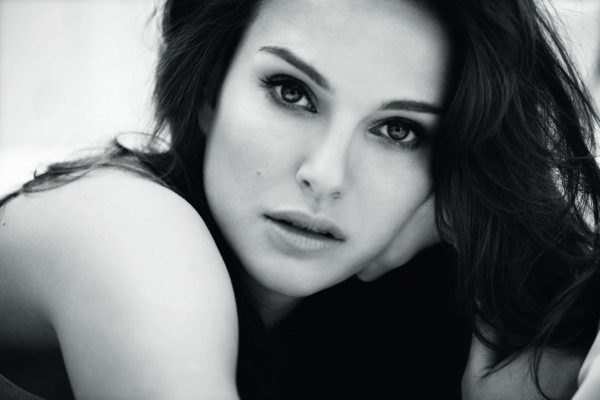 Natalie Portman, qui incarne déjà la fragrance Miss Dior, est désormais le visage de Rouge Dior.