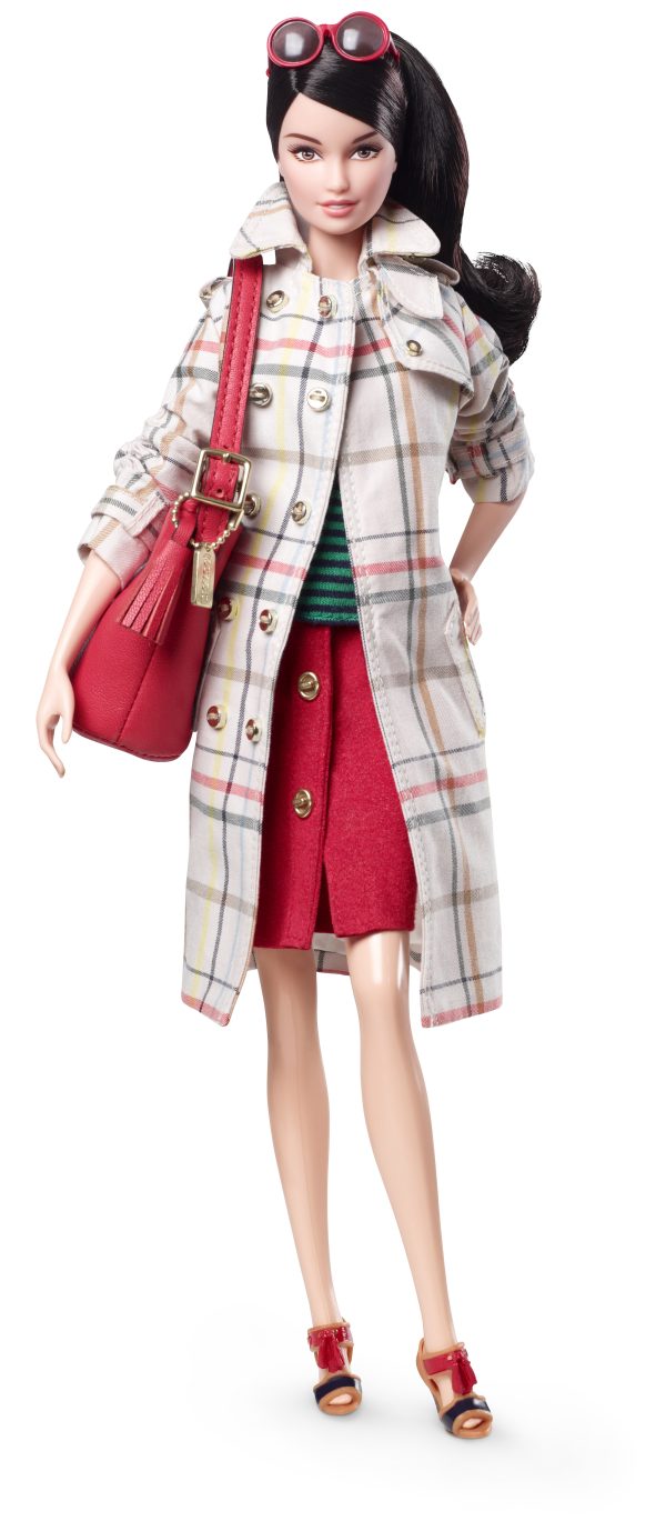 La marque de maroquinerie de luxe offre un sac en cuir à la légendaire poupée.