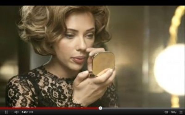 "Dolce & Gabbana The One with Scarlett Johansson [new 1'20" uncut version]" (capture d'écran).