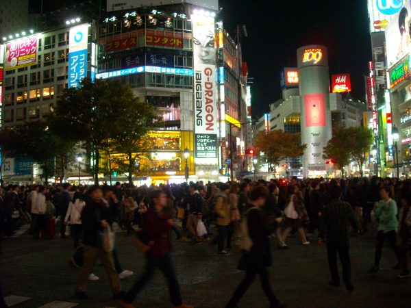 Le bouillonnant carrefour de Shibuya, à Tokyo, est connu mondialement.