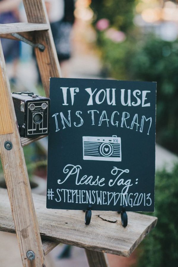 On crée un hashtag spécial sur Instagram avec les noms des mariés et l'année en cours pour retrouver toutes les photos des invités.