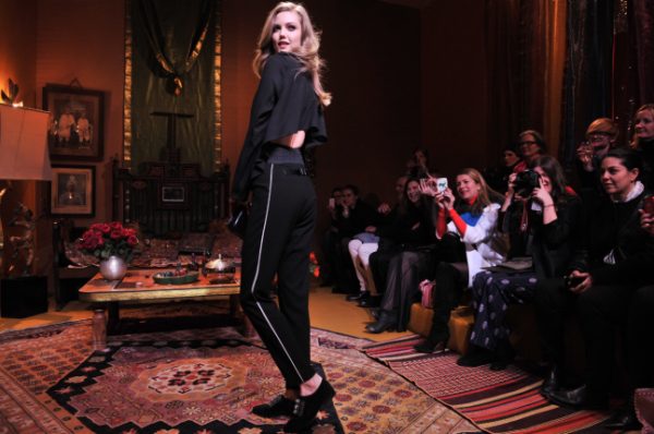 Le mannequin Lindsey Wixson pendant le défilé H&M de l'année dernière organisé au Musée Rodin, à Paris.