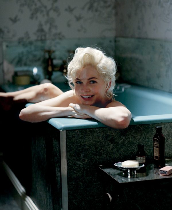 Blondeur, éclat et plénitude... Dans «My week with Marilyn», Michelle Williams joue de tous ses atouts qui rappellent la vraie star.