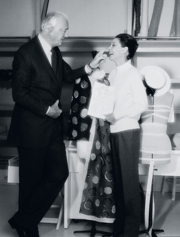 La rencontre entre Audrey Hepburn et Hubert de Givenchy a eu lieu dans les années 50.