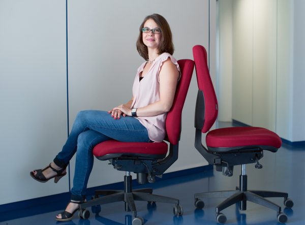 Patricia Binggeli au Centre suisse d’électronique et de microtechnique (CSEM). Elle partage son poste avec une collègue.