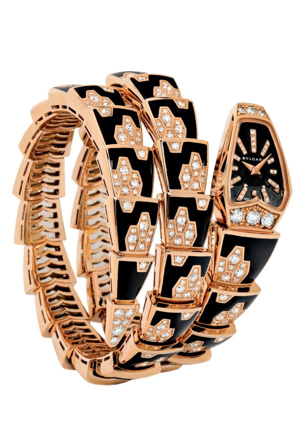 Bracelet-montre Serpenti Joaillerie, boîtier en or rose, serti de diamants, cadran en saphir noir et bracelet en or rose paré d’émail noir et de diamants, dernier modèle de la gamme.