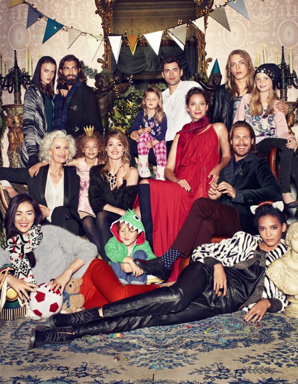 H&M lance une campagne avec de nombreux top models pour présenter sa collection Noël 2013.
