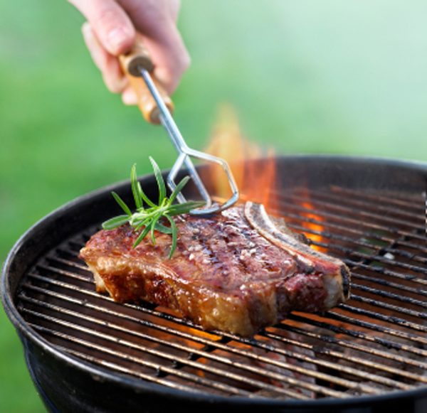 Pour que l'expérience soit réussie sur le plan culinaire, les steaks devraient être d'excellente qualité et avoir une épaisseur de 3 ou 4 cm.
