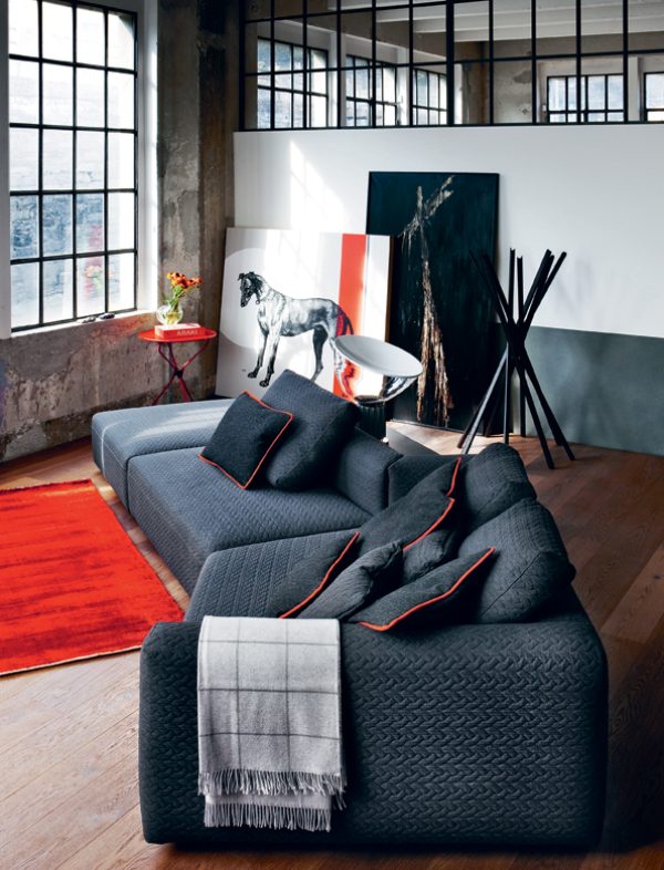Ce sont maintenant les meubles raffinés avec des détails soulignés par des couleurs contrastées qui sont tendance.