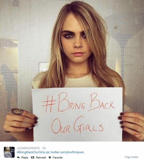 Cara Delevingne, très active sur Instagram, n'avait pas hésité à dégainer sa petite pancarte #bringbackourgirls suite à l'enlèvement de plus de 200 Sénégalaises par Boko Haram.