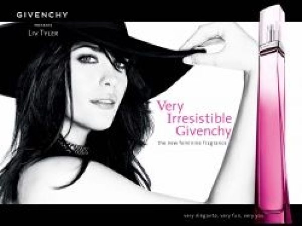 Après avoir tenu la pose, Liv Tyler donnera de la voix pour la campagne Very Irrésistible Givenchy.