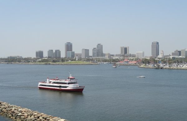 Vue sur le port de Long Beach depuis le pont du Queen Mary.