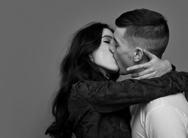 Photos: la beauté de couples qui s’embrassent passionnément