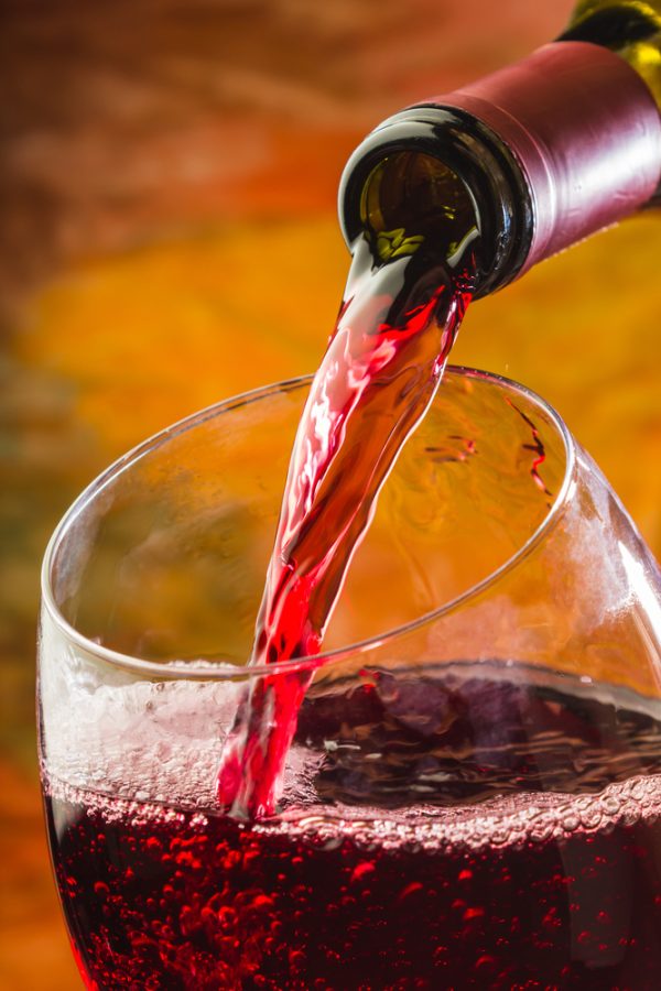 Le resvératrol, un antioxydant contenu dans le vin rouge, n'a rien de miraculeux pour la santé contrairement à ce qu'on supposait.