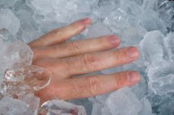 La douleur en vaut-elle la peine? Les experts se demandent si les bains d'eau glacée sont la meilleure méthode pour éviter les douleurs musculaires après un effort.
