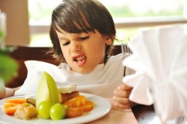 Pour ouvrir l'appétit des enfants les plus difficiles: proposer des assiettes au contenu coloré.