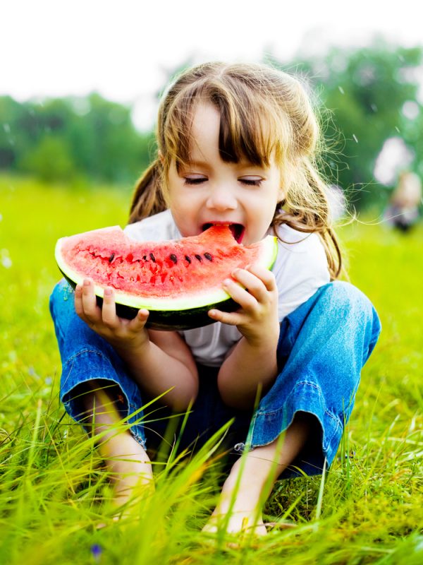 Si vous voulez que votre jeune enfant mange des fruits et des légumes, ne lui dites pas que c'est bon pour sa santé!
