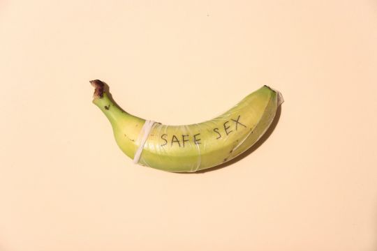 safe sex préservatif banane IST