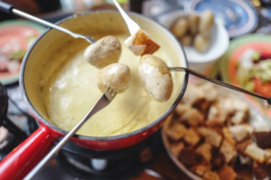 Fondue fromage patate pain adresses insolutes suisse romande