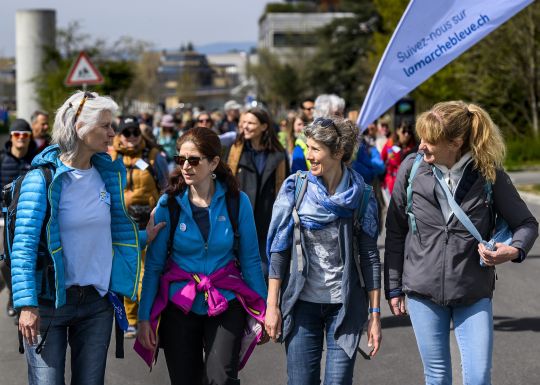 La marche bleue des femmes bougent pour le climat CHRISTOPHE BOTT KEYSTONE