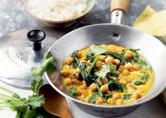 Recette: Curry de pois chiche aux épinards, raisins secs et coriandre