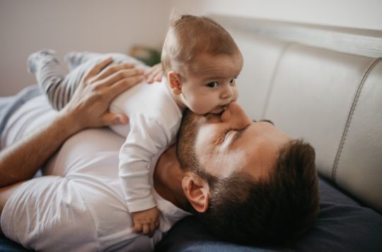Conseil national accepte conge paternite 2 semaines suisse