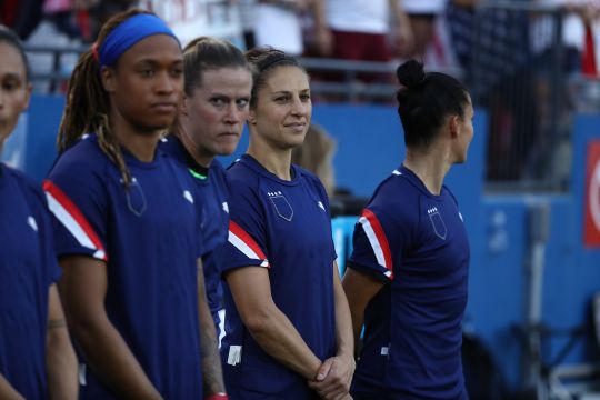 Pour exiger l’égalité salariale, les footballeuses américaines retournent leur maillot