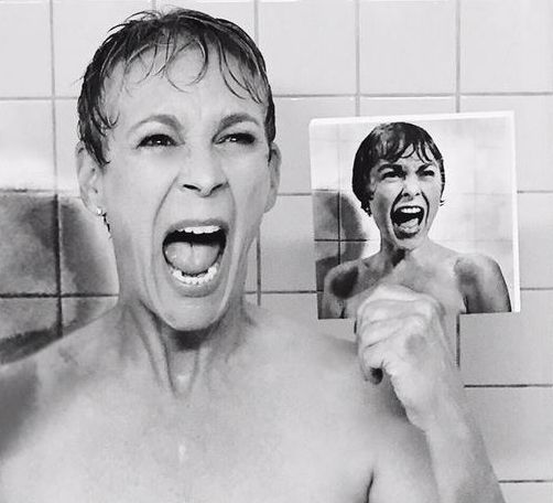 Jamie Lee Curtis rejoue la scène de la douche de «Psychose»