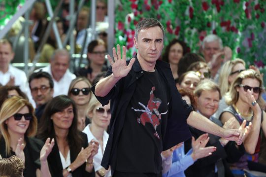 Le créateur Raf Simons quitte Dior