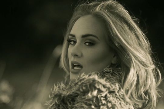 Adele s'empare de la scène des MTV Music Awards