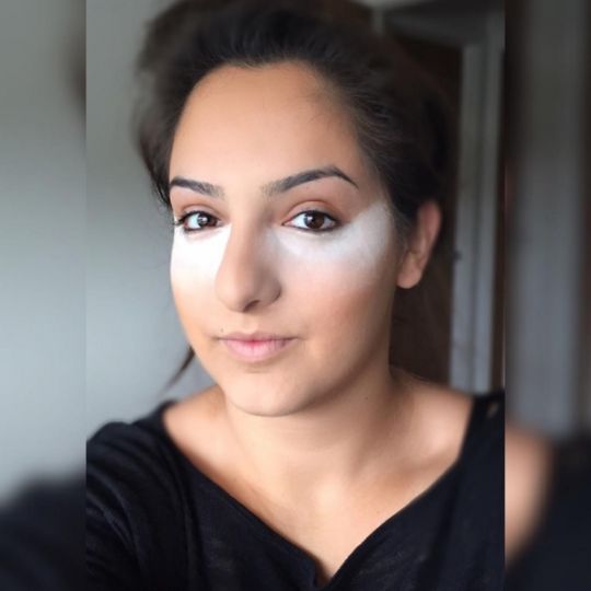 Sandbagging: nouvelle technique de maquillage pour gommer les cernes