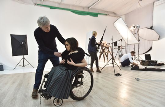 Ukraine premiere mannequin en chaise roulante brise tabous
