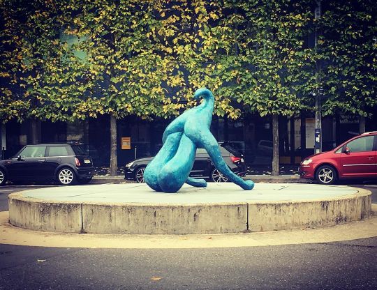 Neuchâtel: une sculpture de clitoris orne le rond-point de la gare