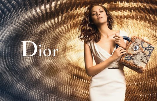 La nouvelle campagne "Lady Dior" avec Marion Cotillard.