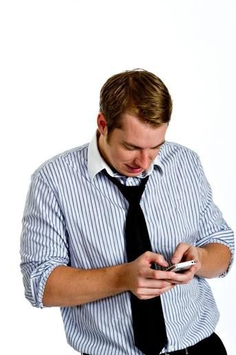 Les francais n ont jamais envoye autant de sms qu au quatrieme trimestre 2011 reference