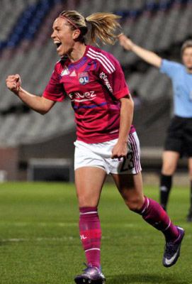 Lara Dickenmann, joueuse de football suisse qui écolue à l'Olympique Lyonnais féminin.