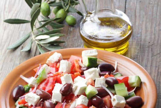 Si l'on veut optimiser les bienfaits pour la santé des légumes, les assaisonnements à l'huile de colza ou d'olive sont plus efficaces que les vinaigrettes allégées.