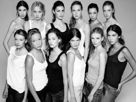 Les douze filles sélectionnées pour la finale France du concours Elite Model Look, qui sera retransmis en direct sur internet.