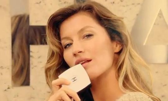 Gisele Bündchen dans la nouvelle campagne Chanel "Les Beiges".