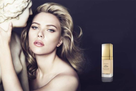 Scarlett Johansson pour la campagne Dolce & Gabbana Perfect Matte Liquid Foundation
